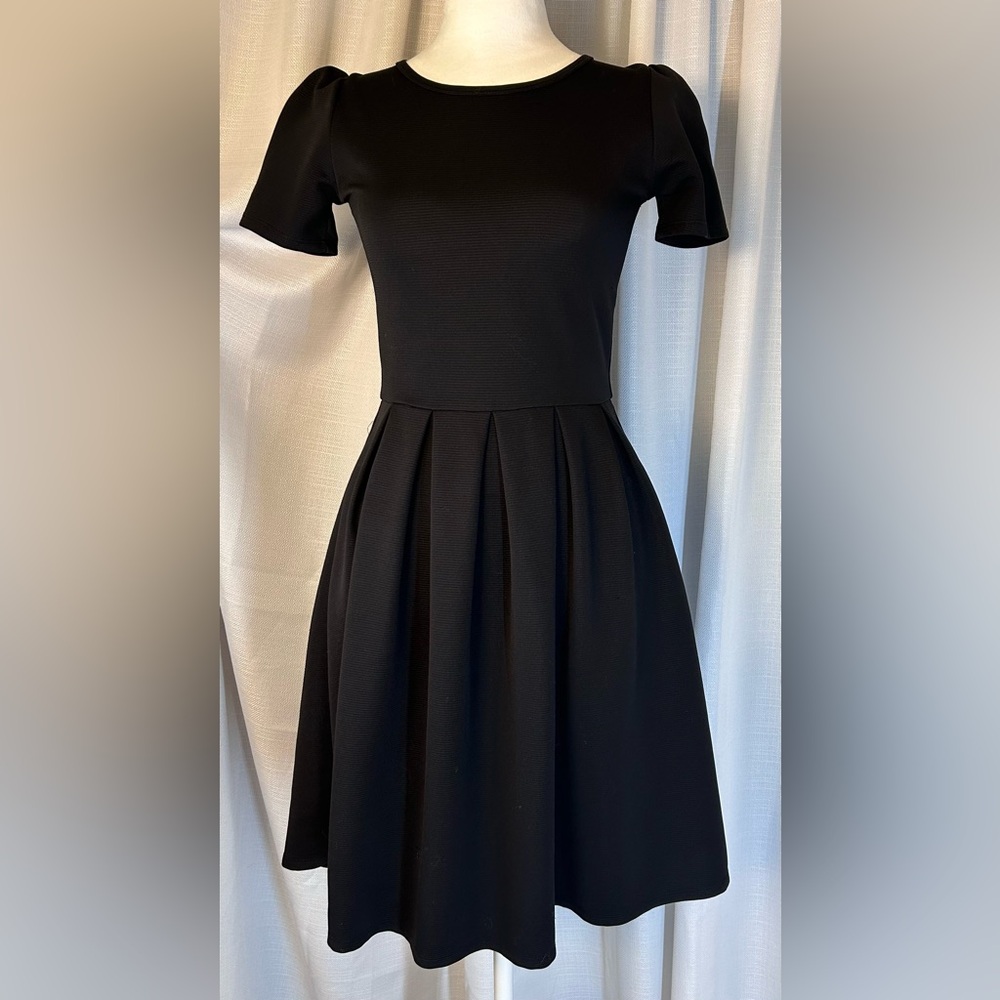 LULAROE Amelia Dress Fit and Flare Solid Black with POCKETS Size XS c25 - Picture 1 of 8